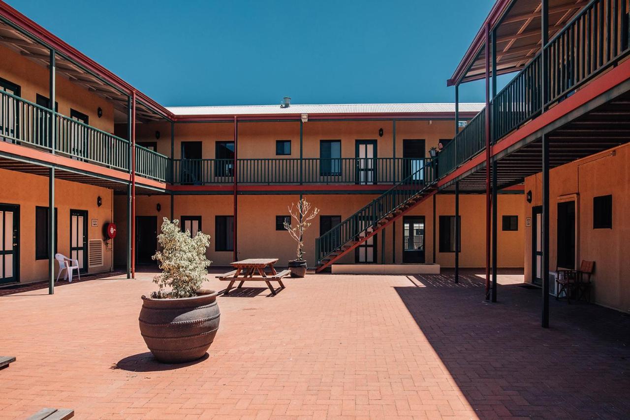 Settlers Hotel ヨーク エクステリア 写真